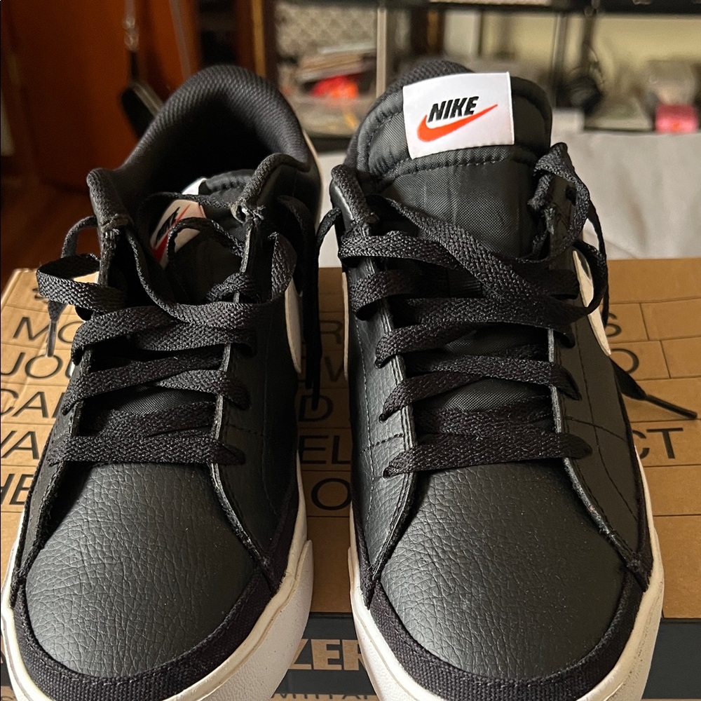 Nike Men's Black and White Legacy Court
